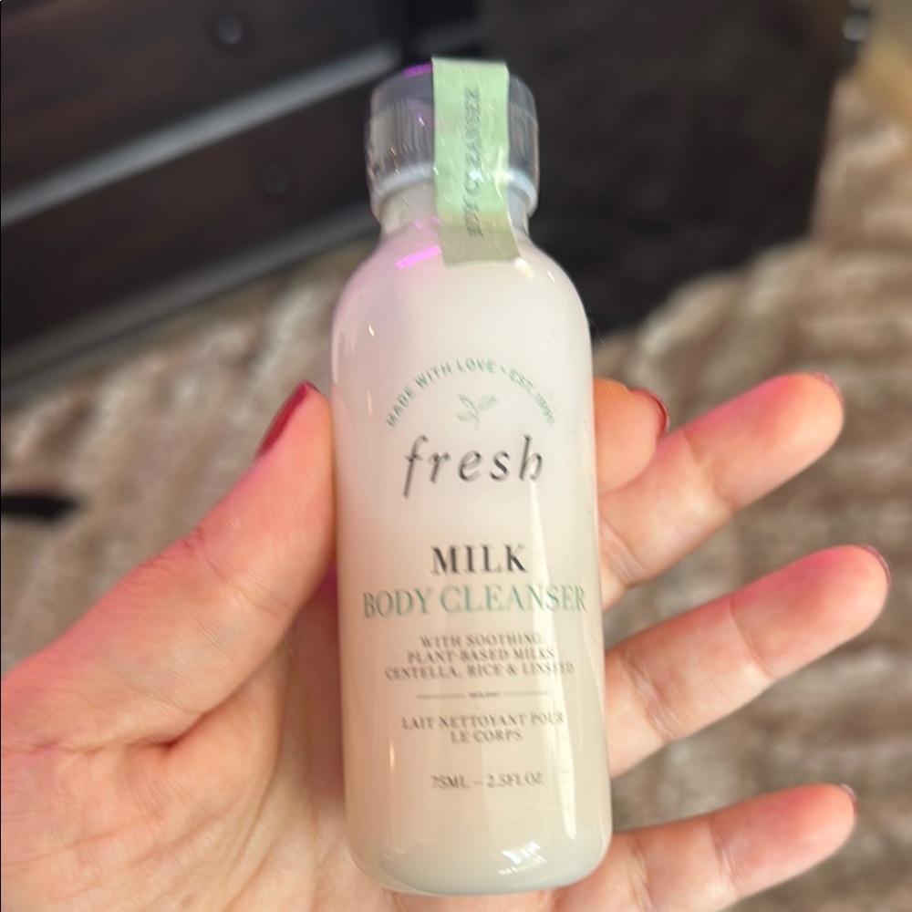 Fresh Milk Body Cleanser with Cream and Green Accents